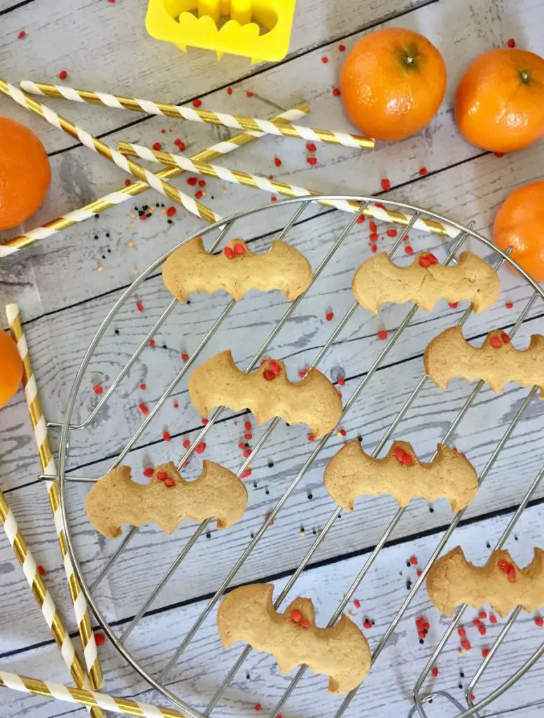 Pumpkin gingerbread cookie bats for Halloween