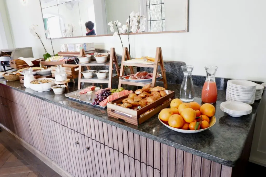 breakfast foxhills hotel