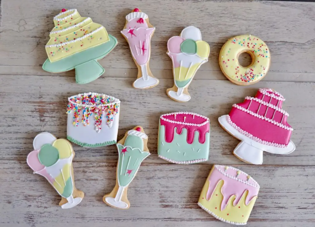 biscuiteers happy birthday tin