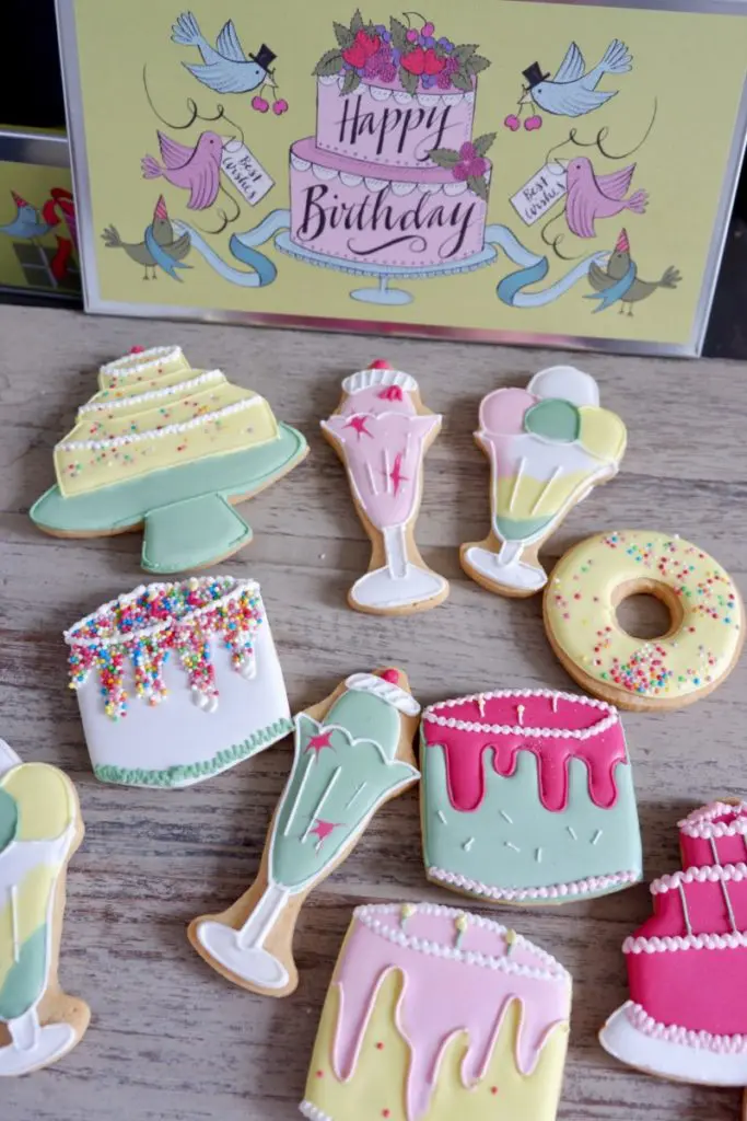 biscuiteers happy birthday tin