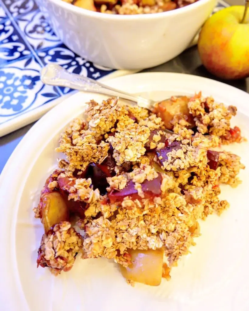 vegan apple and plum crumble
