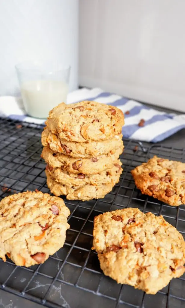 vegan oaty carrot cake cookies