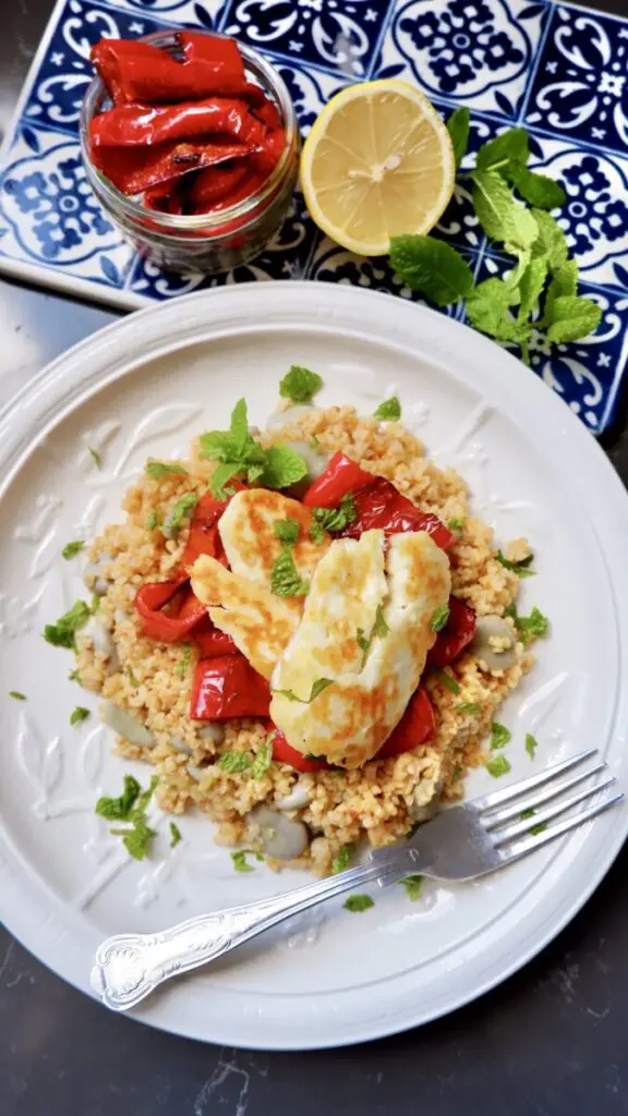 halloumi with bulghur broad beans and sweet red pepper
