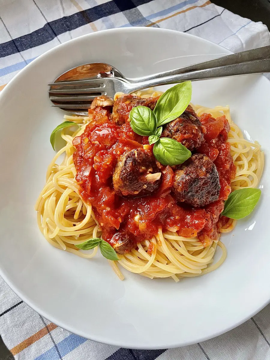 vegan meatballs with spaghetti