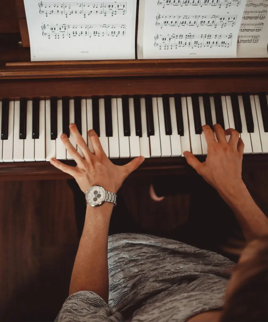 piano music instrument