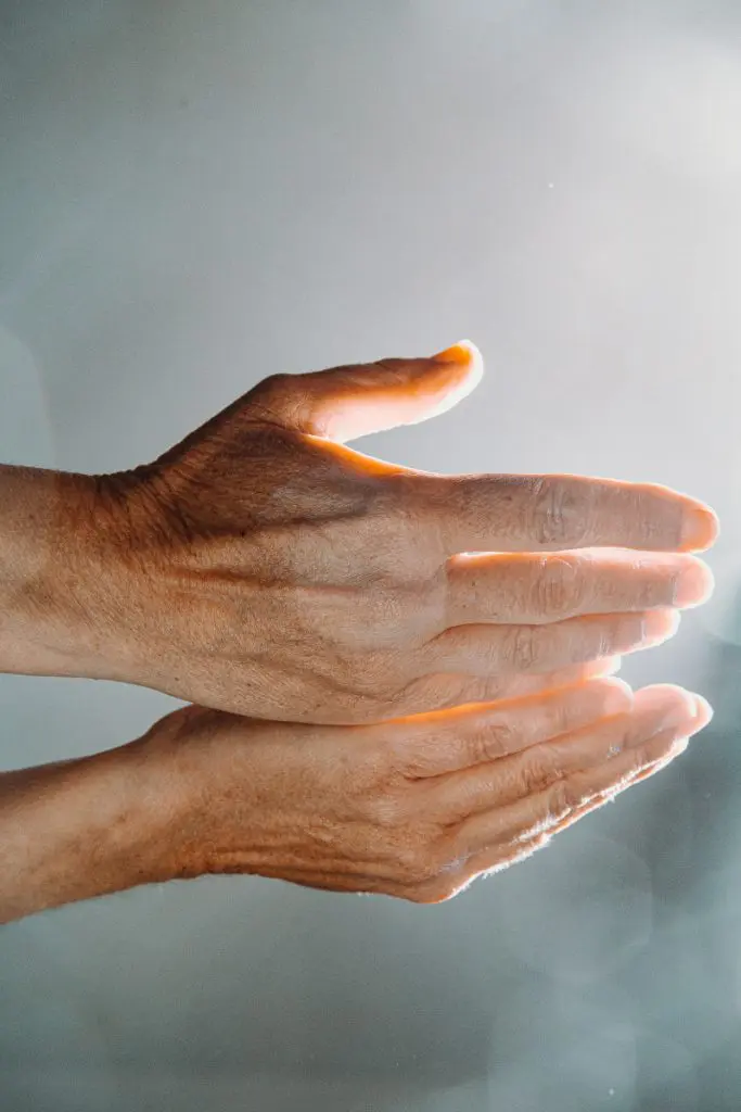 hands reiki energy