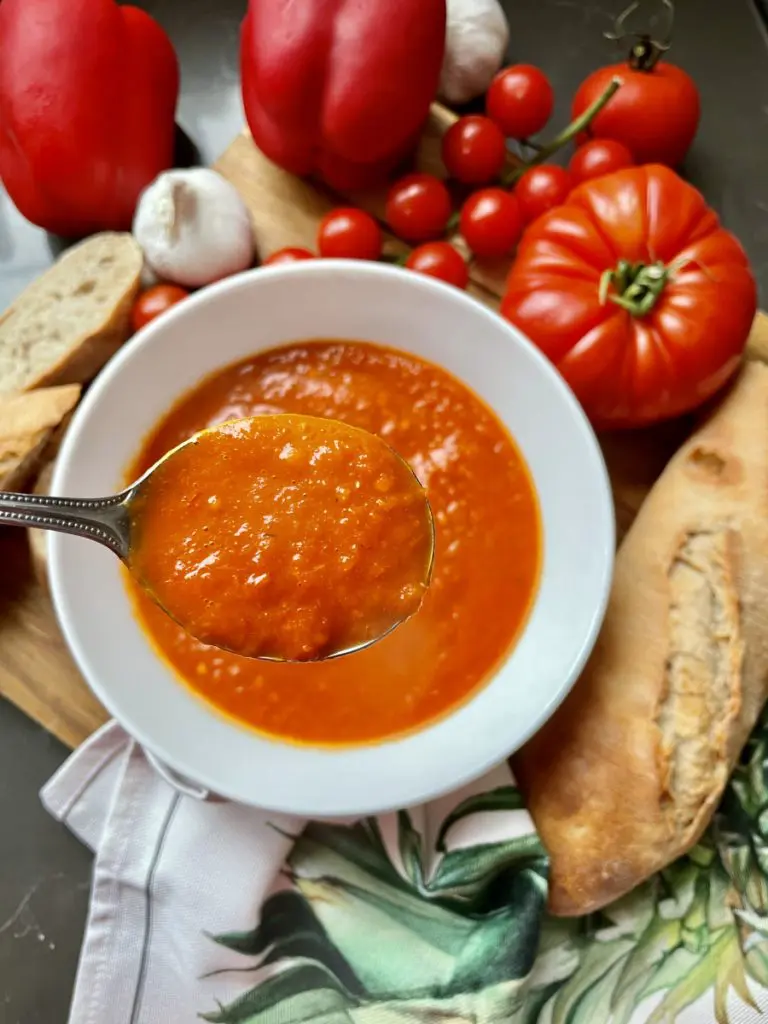 Roasted pepper and tomato soup
