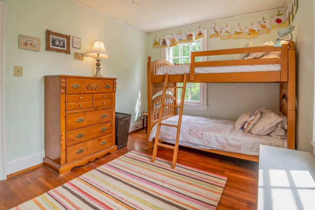 children's room bunk bed