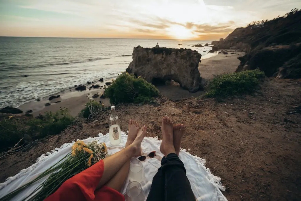 romantic couple travel sea beach