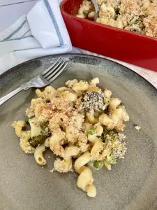 vegan macaroni cheese with broccoli and peas