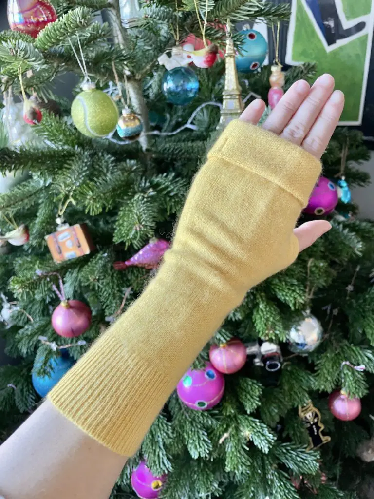 fingerless gloves