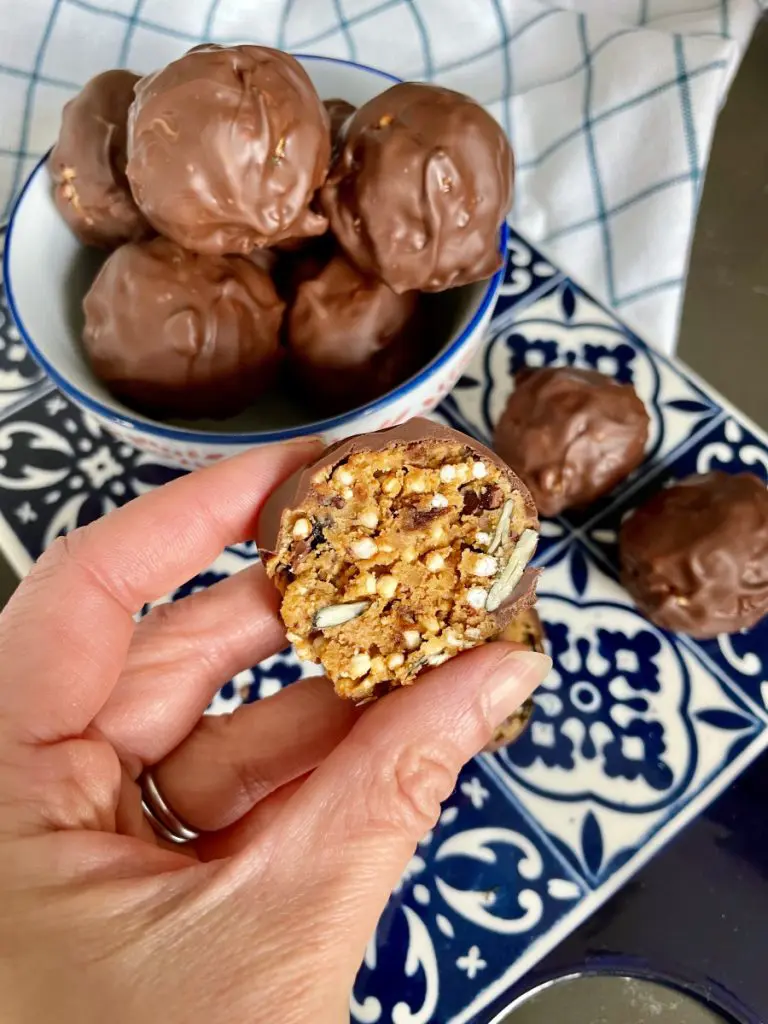 vegan puffed quinoa and peanut butter energy bites