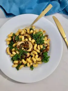 Simple Kale and Mushroom Pasta with Ginger (Vegan)