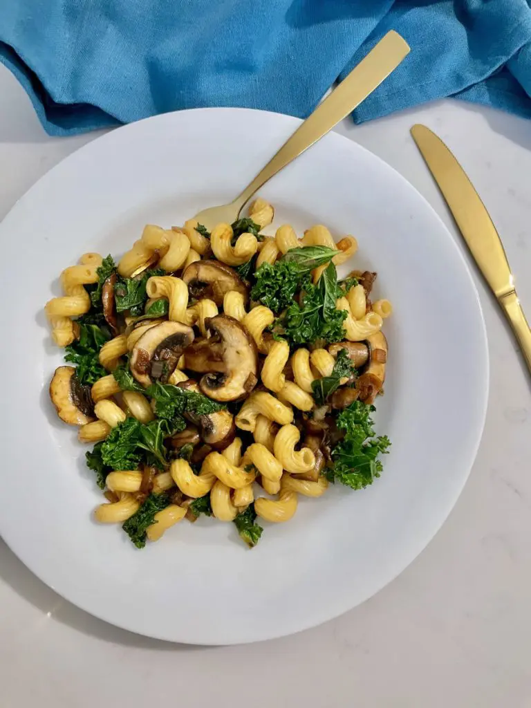 Simple Kale and Mushroom Pasta with Ginger (Vegan)
