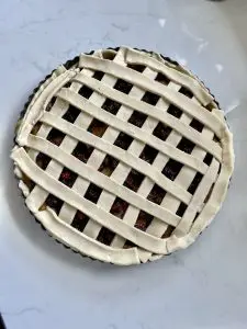 Vegan Apple and Blackberry pie with Ready-To-Roll Shortcrust Pastry