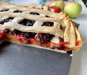 Vegan Apple and Blackberry pie with Ready-To-Roll Shortcrust Pastry