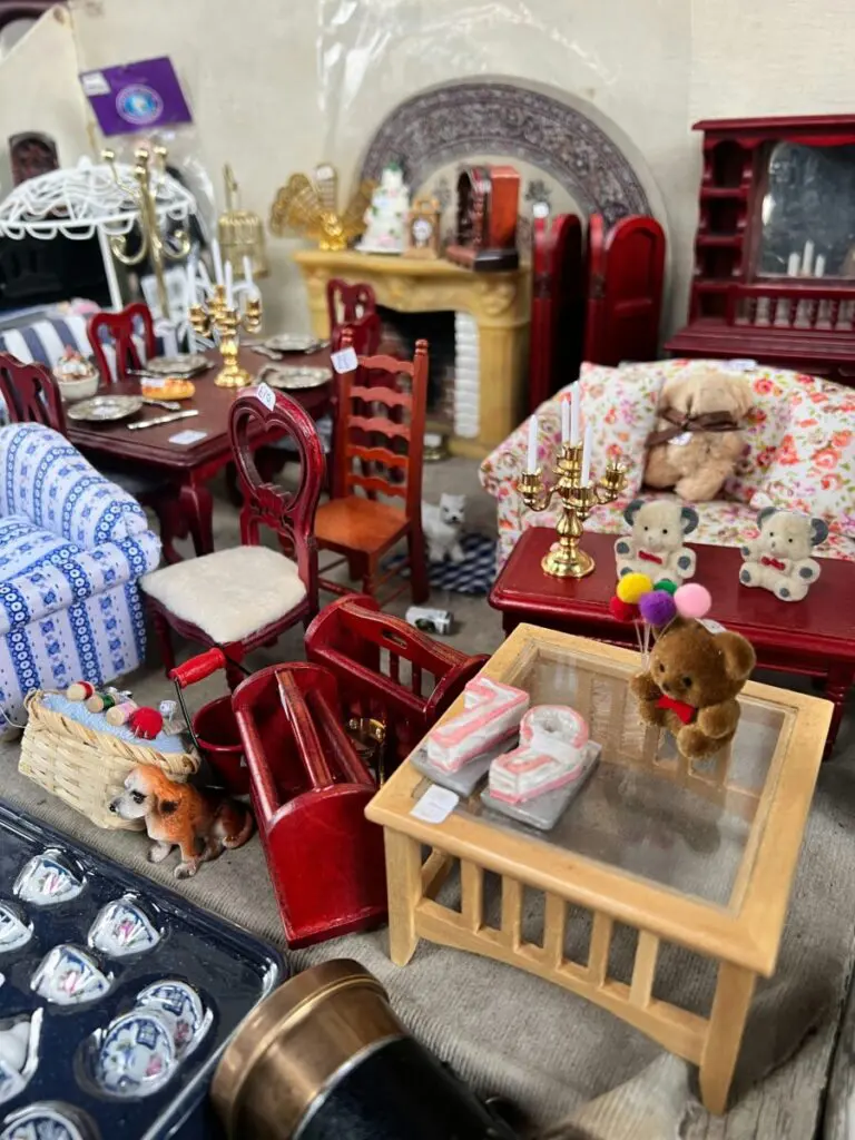 miniature doll house vintage