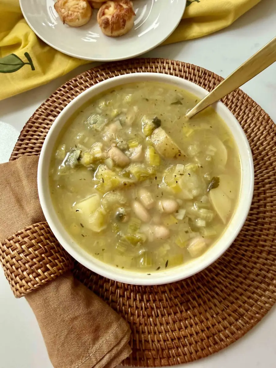 Beans and leeks soup