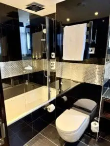 Montcalm Brewery Townhouse bathroom