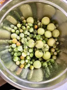 green tomatoes in bowl